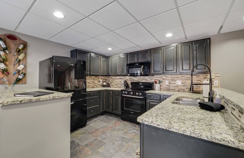 Boyne Falls Condominio | 2BR Slopeside Disciples Village Condo - Increíble Ski In / Ski Out en Boyneland!