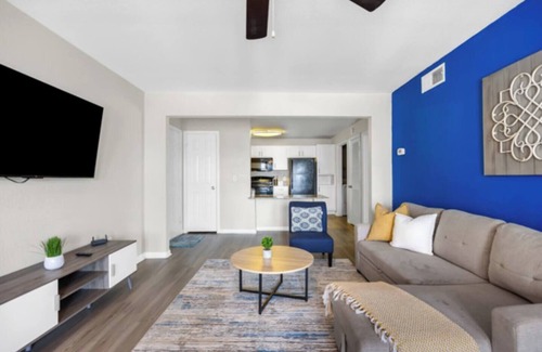 Pleasant Valley Apartamento | 2BR Spacious Getaway Near Dwntown, Pool, UT Austin