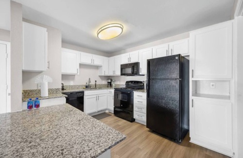Pleasant Valley Apartamento | 2BR Spacious Getaway Near Dwntown, Pool, UT Austin