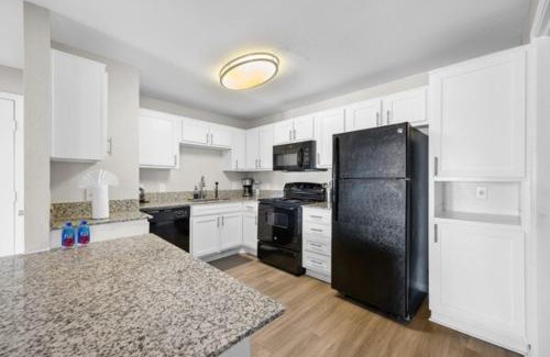 Pleasant Valley Apartamento | 2BR Spacious Getaway Near Dwntown, Pool, UT Austin