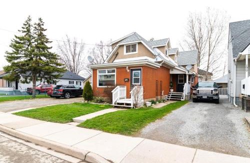 Welland Casa | 2br - Spacious Yard - Canal Bridge, Falls Nearby!