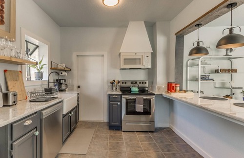Miller Casa | 2BR Stylish Retreat in Midtown