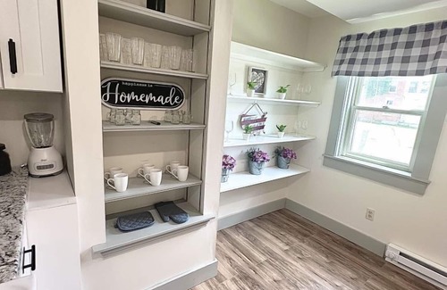 Newport Condominio | 2BR Sunshine Town Condo