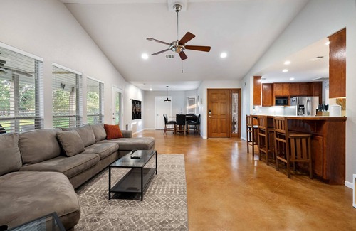 Marble Falls Casa | 2BR Texas Countryside Home!