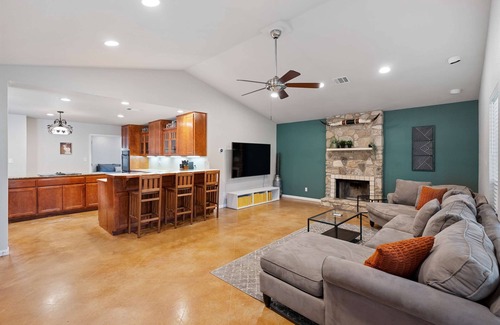 Marble Falls Casa | 2BR Texas Countryside Home!