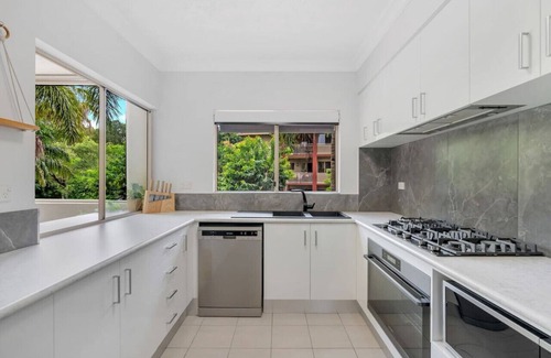 Cairns North Apartamento | 2BR The Lakes Resort Escape, 4 Pools 5 min Airport