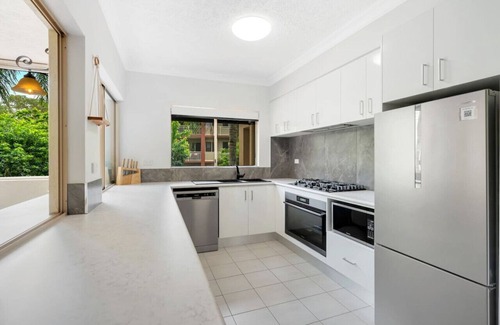 Cairns North Apartamento | 2BR The Lakes Resort Escape, 4 Pools 5 min Airport