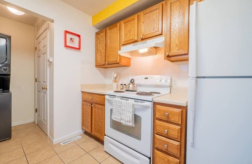 University Place Casa | [2BR] The Sunburst Retreat