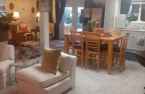 Young Harris Apartamento | 2BR"The Terrace" handicap friendly dogs go 4 free