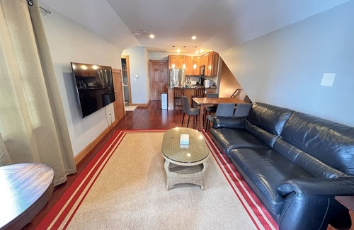 Inman Square Condominio | 2BR Top Floor PH Apt w/ Private RoofDeck in Central Sq, minutes to Harvard&MIT