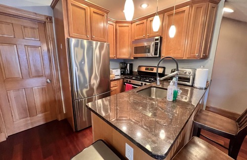 Inman Square Condominio | 2BR Top Floor PH Apt w/ Private RoofDeck in Central Sq, minutes to Harvard&MIT