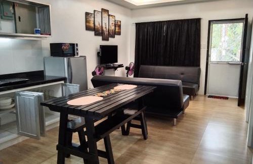 Nasugbu Casa | 2BR townhouses good for 12pax each & NETFLIX & 100Mbps WIFI & pool resort 2min walk & 3km outside Pico de Loro Cove & Calayo Cove - with Endorsement for Pico de Loro Cove good for 7 days & Boat-Tour & Island Hopping assistance