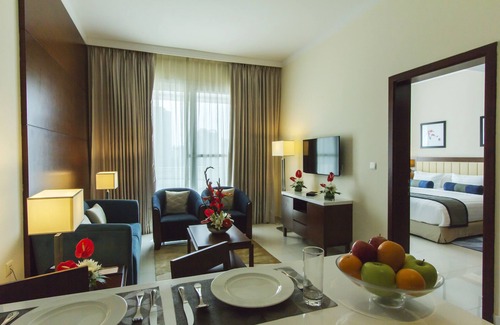 Dubai Sports City Apartamento | Apartamento de dos habitaciones en Dubai Sports City, piscina