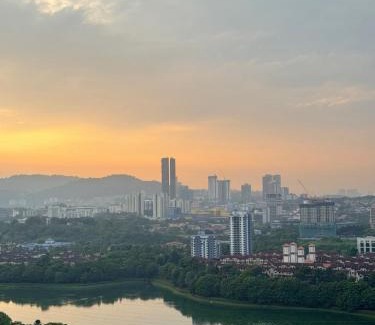 Salak South Apartamento | 2BR unit in Razak City Residence by Lisa Homestay