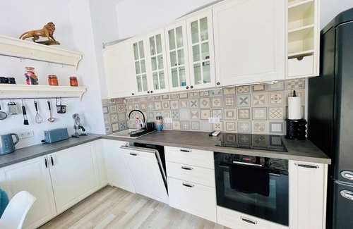Odesos Apartamento | 2BR Vintage Residence - Free Parking