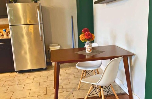 DeBaliviere Place Apartamento | 2BR W&D 6th FloorMins to Forest Park, CWE