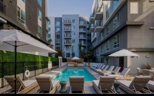 City West Apartamento | 2BR w parking located DTLA!