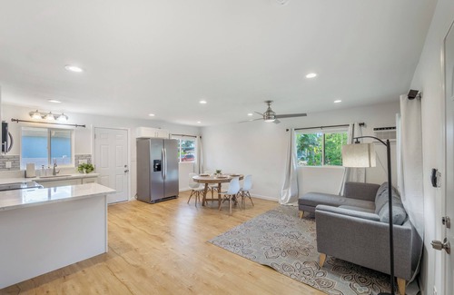 Wahiawa Casa | 2BR Wahiawa - Sleeps 4 + AC, WiFi + Garden & Beach