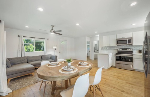 Wahiawa Casa | 2BR Wahiawa - Sleeps 4 + AC, WiFi + Garden & Beach