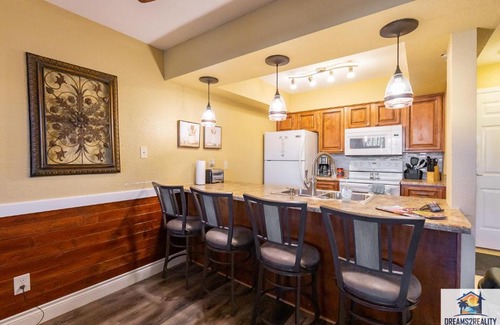 Branson Casa | 2BR Walk-In Condo - Near the 76 Strip - Pool - FREE TICKETS INCLUDED - CLC-7