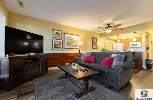 Branson Casa | 2BR Walk-In Condo - Near the 76 Strip - Pool - FREE TICKETS INCLUDED - CLC-7