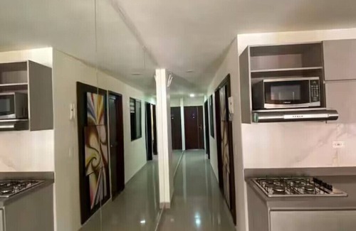 Bello Apartamento | [2BR] WIFI UHS + Gourmet Kitchen+ Workspace + HotShower (BEST LOCATION)