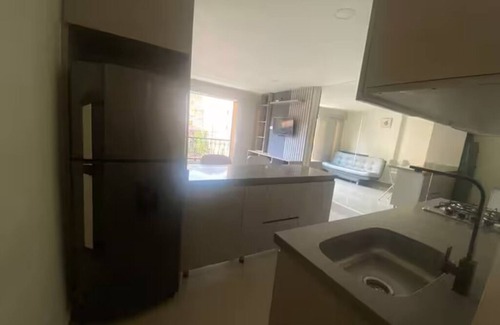 Bello Apartamento | [2BR] WIFI UHS + Gourmet Kitchen+ Workspace + HotShower (BEST LOCATION)