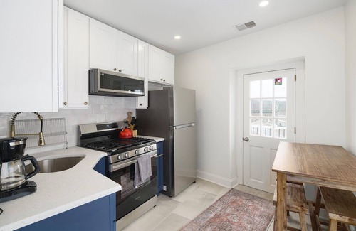 Manayunk Apartamento | 2BR with Balcony, Views & Parking