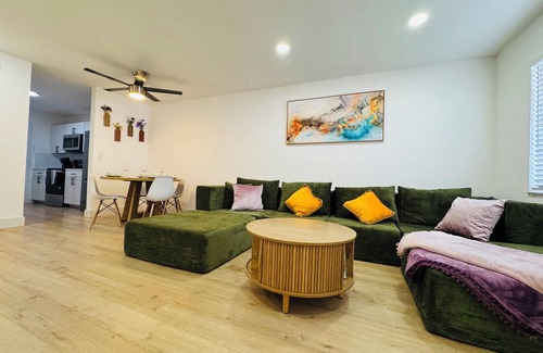 Highland Garden Casa | Modern Hollywood Beach Young Circle 2x2 Professionals, Family, WiFi, AC, Parking