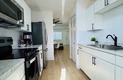 Highland Garden Casa | Modern Hollywood Beach Young Circle 2x2 Professionals, Family, WiFi, AC, Parking