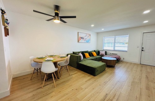 Highland Garden Casa | Modern Hollywood Beach Young Circle 2x2 Professionals, Family, WiFi, AC, Parking