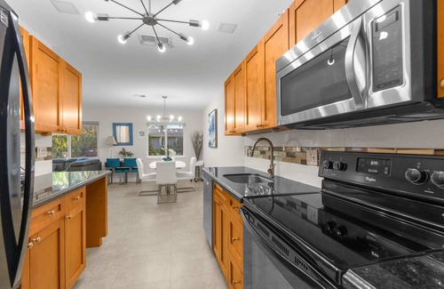 Coral Ridge Apartamento | 2MI from Beach + Heated Pool + Grill