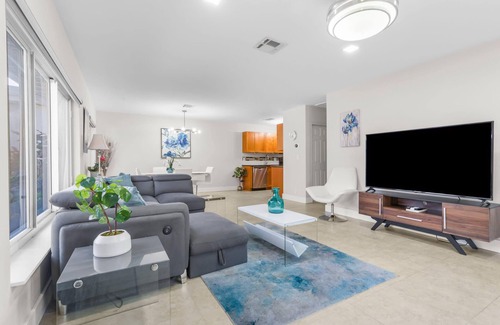 Coral Ridge Apartamento | 2MI from Beach + Heated Pool + Grill