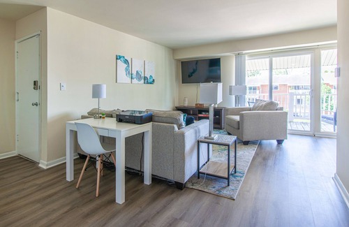 Odenton Apartamento | 2mi to Base**2-King Beds**55' Roku TVs**300Mbps