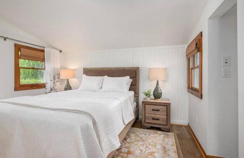 Saugatuck Casa | 2min walk Downtown - Outdoor Patio - Pet Friendly