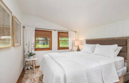 Saugatuck Casa | 2min walk Downtown - Outdoor Patio - Pet Friendly