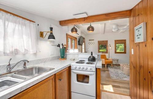 Saugatuck Casa | 2min walk Downtown - Outdoor Patio - Pet Friendly