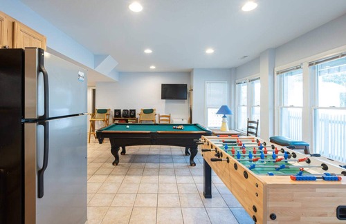 Corolla Village Casa | 2min Walk to Beach, Pool, Spa, Game Room, Big Yard