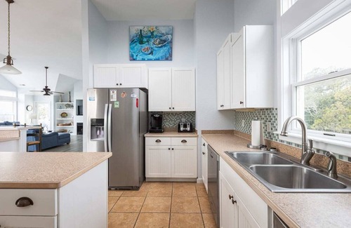 Corolla Village Casa | 2min Walk to Beach, Pool, Spa, Game Room, Big Yard