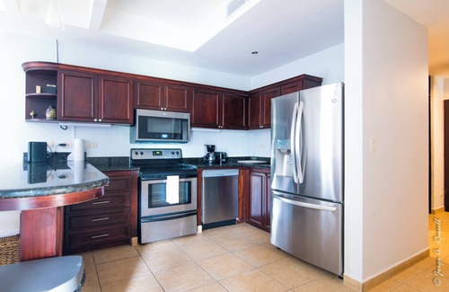 Barrio Los Villalobos Condominio | 2n floor Condo with ocean view, wifi, pool, kitchen, 3 bedrooms, 2.5 bath, Jaco