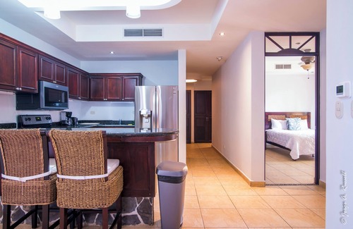 Barrio Los Villalobos Condominio | 2n floor Condo with ocean view, wifi, pool, kitchen, 3 bedrooms, 2.5 bath, Jaco