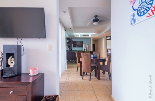 Barrio Los Villalobos Condominio | 2n floor Condo with ocean view, wifi, pool, kitchen, 3 bedrooms, 2.5 bath, Jaco