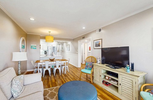 Atlantic Beach Condominio | 2nd-Floor Condo in Oceanfront Location w/Shared Pool, Balcony, Free WiFi