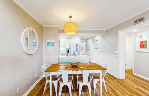 Atlantic Beach Condominio | 2nd-Floor Condo in Oceanfront Location w/Shared Pool, Balcony, Free WiFi