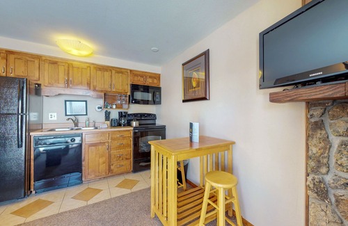 Crested Butte Condominio | Condominio con vista a la montaña con piscina compartida / jacuzzi / sauna - a pie de ascensores