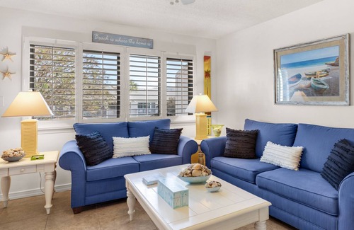 Seagrove Beach Condominio | 2nd Floor Studio for 4: Pool + 300 Yards to the Beach