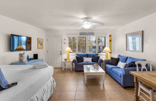 Seagrove Beach Condominio | 2nd Floor Studio for 4: Pool + 300 Yards to the Beach