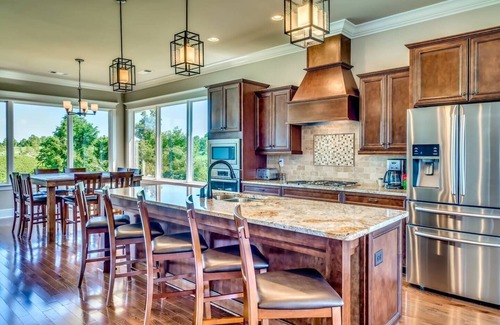 Prattville Casa | Casa # 2 en RTJ Golf Trail - 4 Master Suites, 8 camas, mesa de billar, 5 HDTV, ¡GUAU!