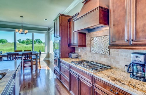 Prattville Casa | Casa # 2 en RTJ Golf Trail - 4 Master Suites, 8 camas, mesa de billar, 5 HDTV, ¡GUAU!