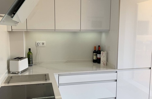 Nueva Milla de Oro Apartamento | Apartamento de lujo junto a la playa con bañera de hidromasaje - 3 terrazas soleadas, wifi y barbacoa de gas
